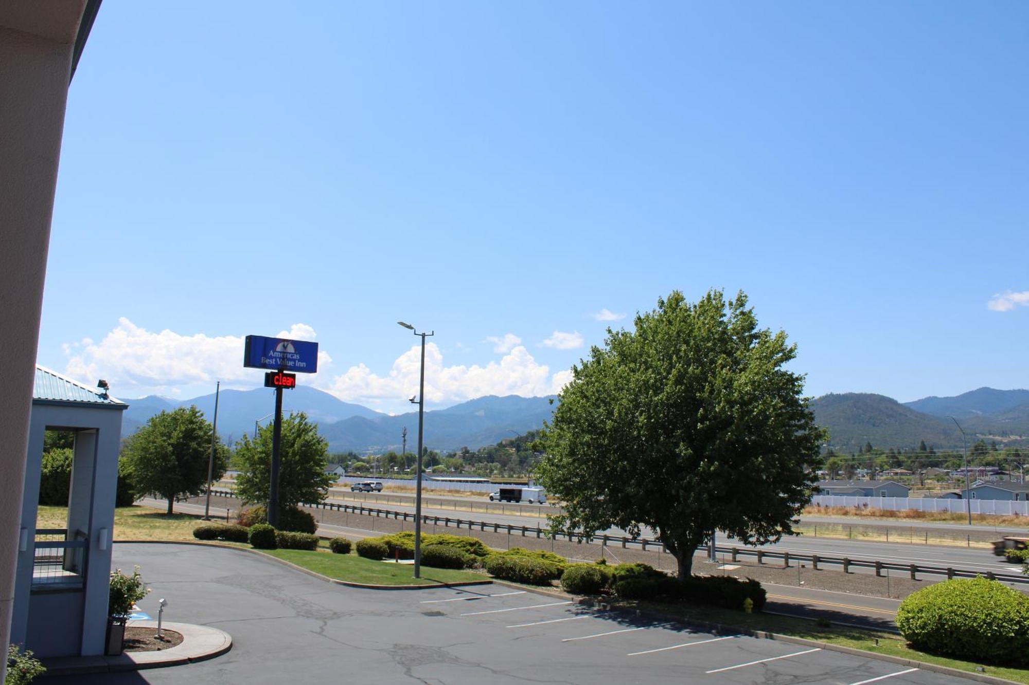 Americas Best Value Inn Phoenix Medford Dış mekan fotoğraf